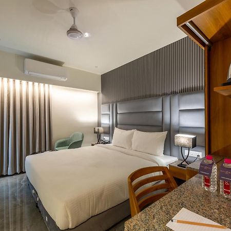 Hotel Nalanda 아흐메다바드 외부 사진