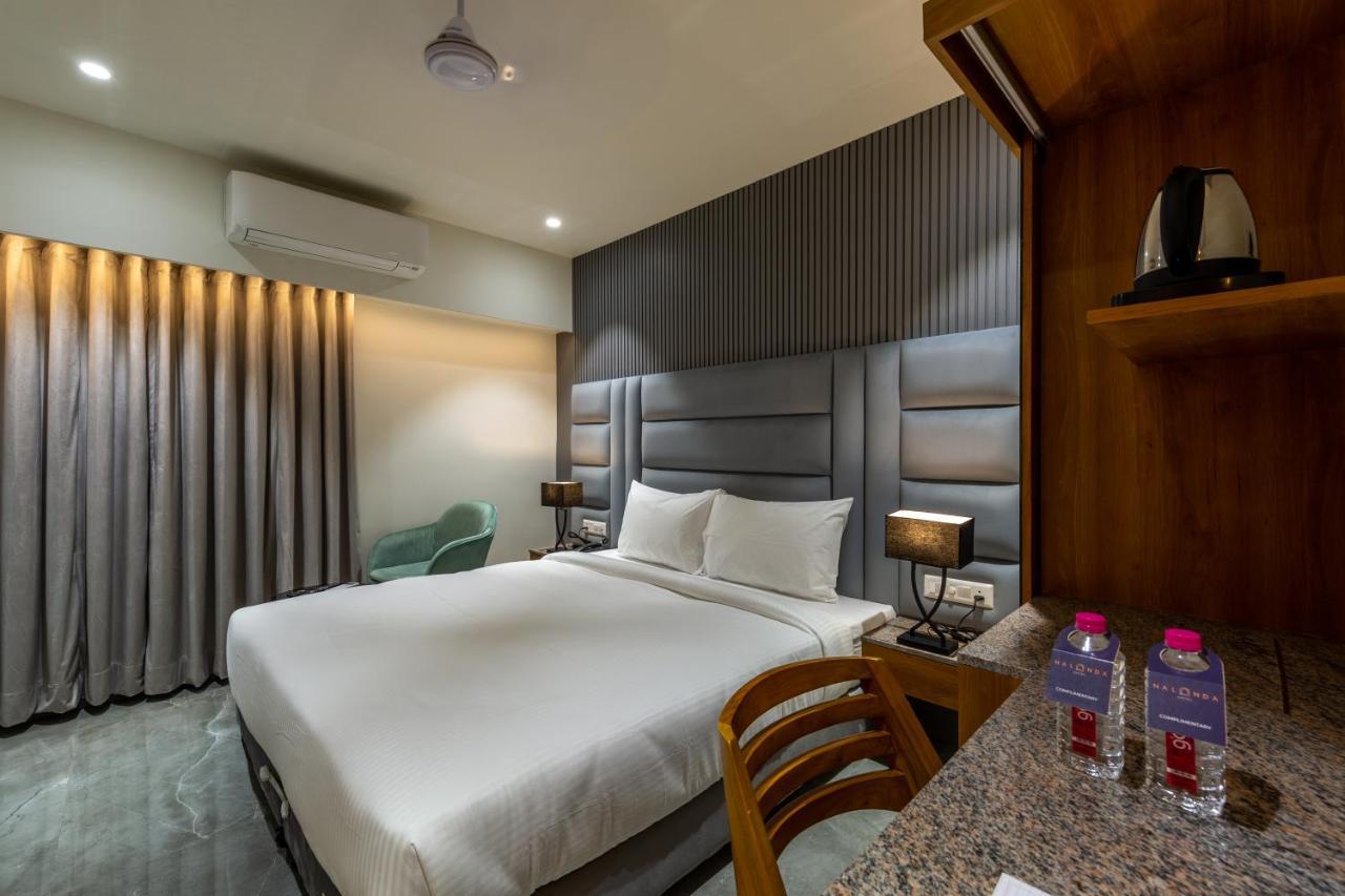 Hotel Nalanda 아흐메다바드 외부 사진