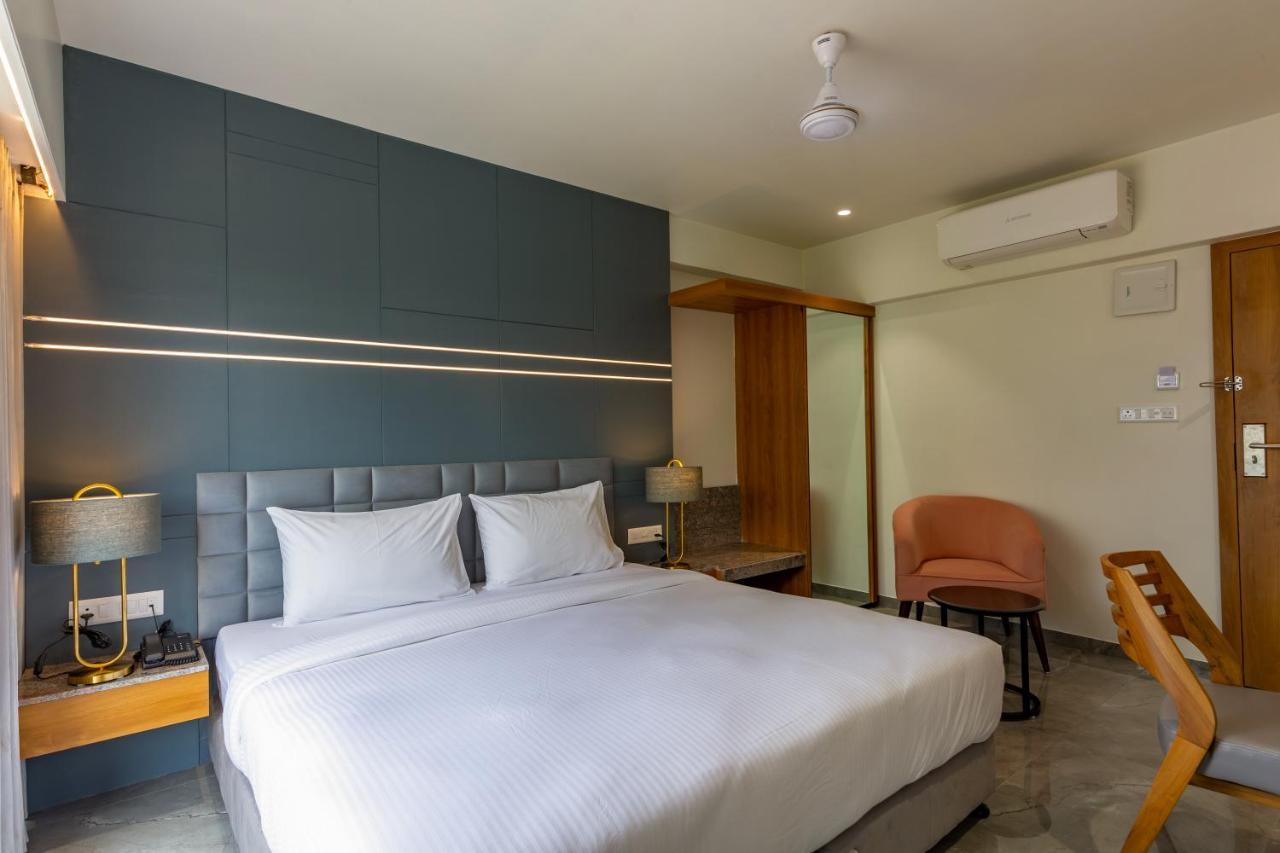Hotel Nalanda 아흐메다바드 외부 사진