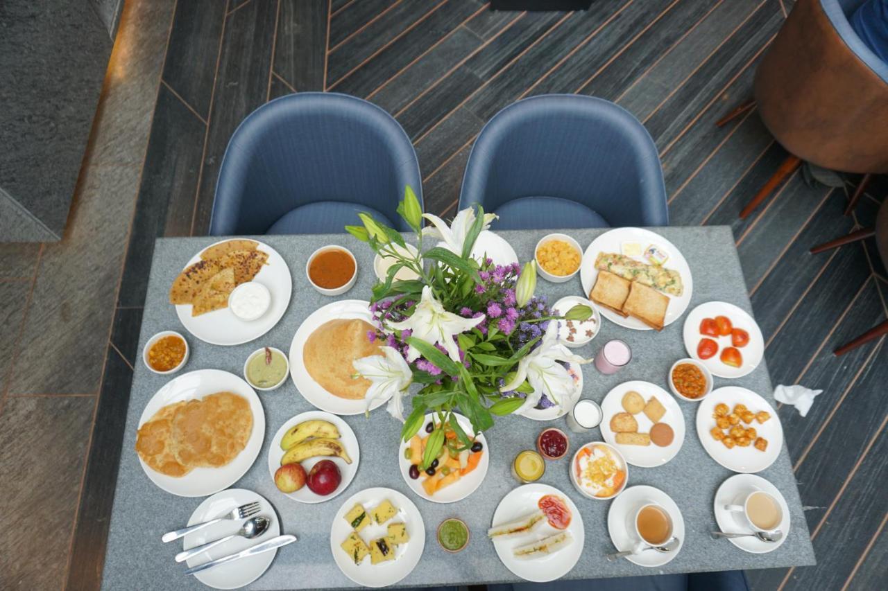 Hotel Nalanda 아흐메다바드 외부 사진