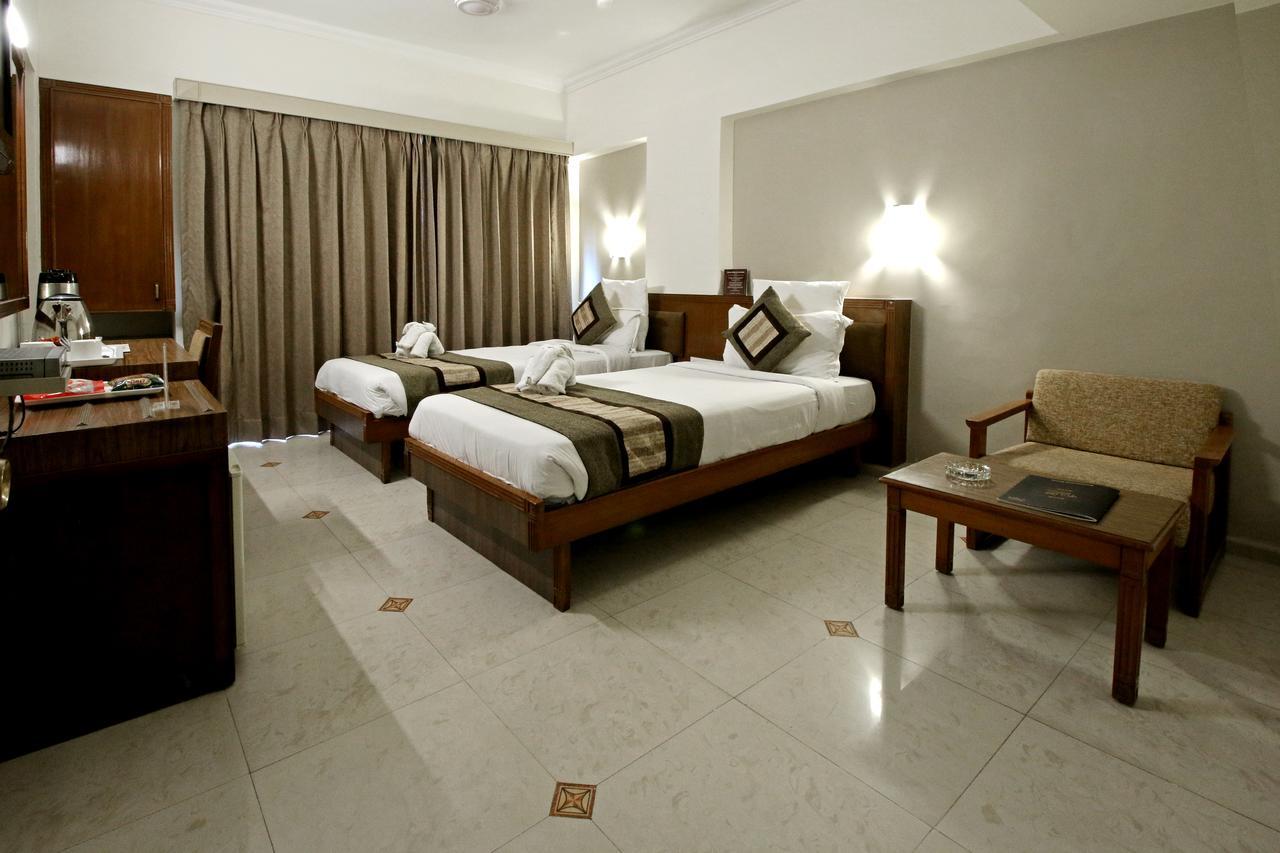 Hotel Nalanda 아흐메다바드 외부 사진